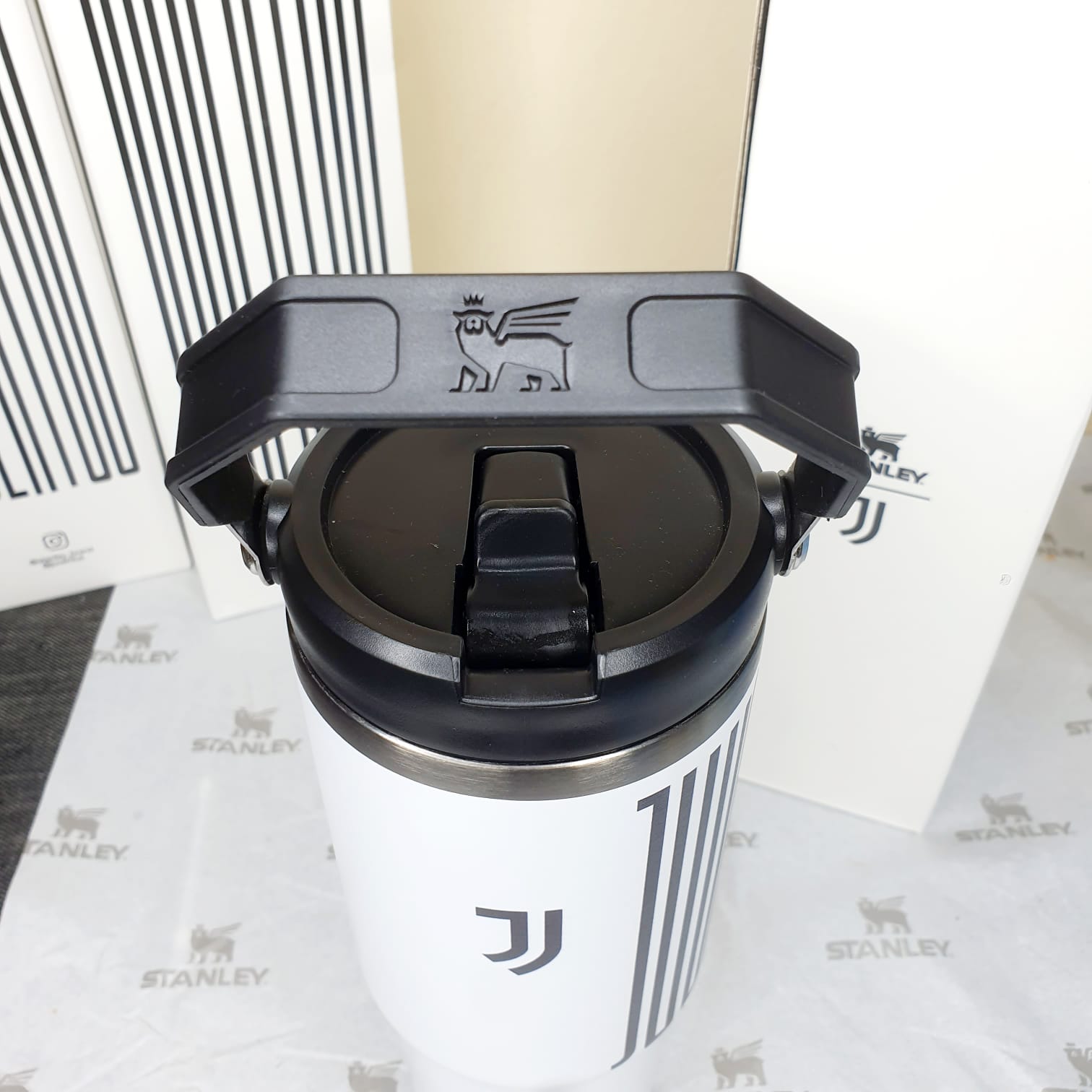 Stanley X Juventus FlipStraw Stainless Steel Insulated Cup 30oz - Image 4