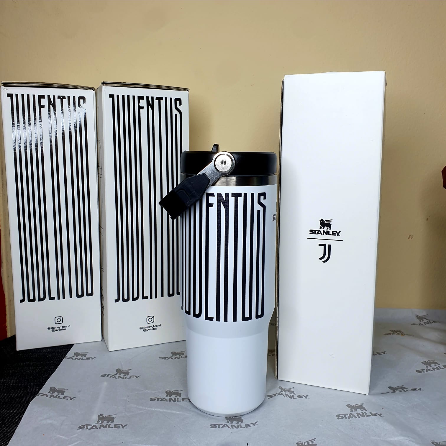 Stanley X Juventus FlipStraw Stainless Steel Insulated Cup 30oz - Image 3