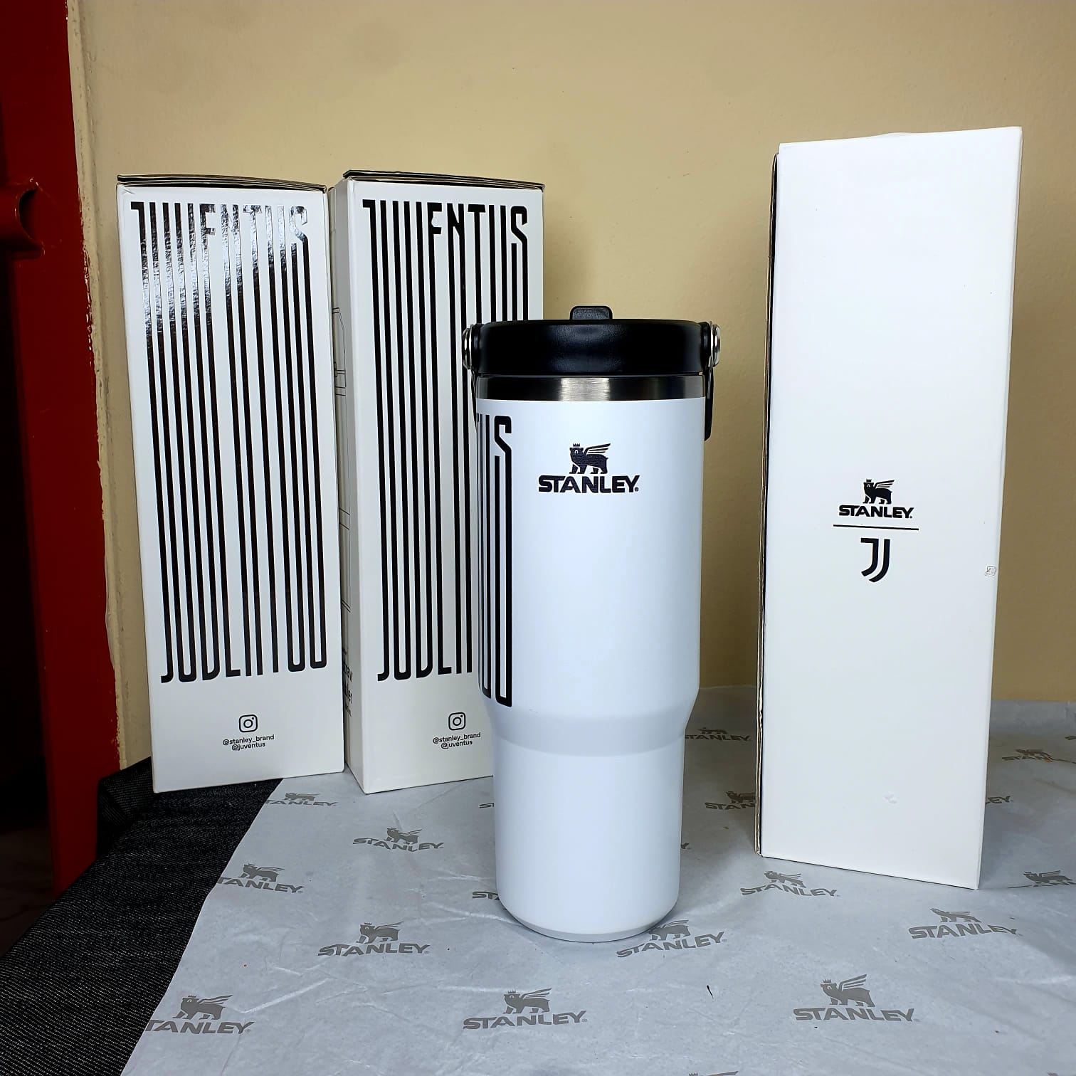 Stanley X Juventus FlipStraw Stainless Steel Insulated Cup 30oz - Image 2